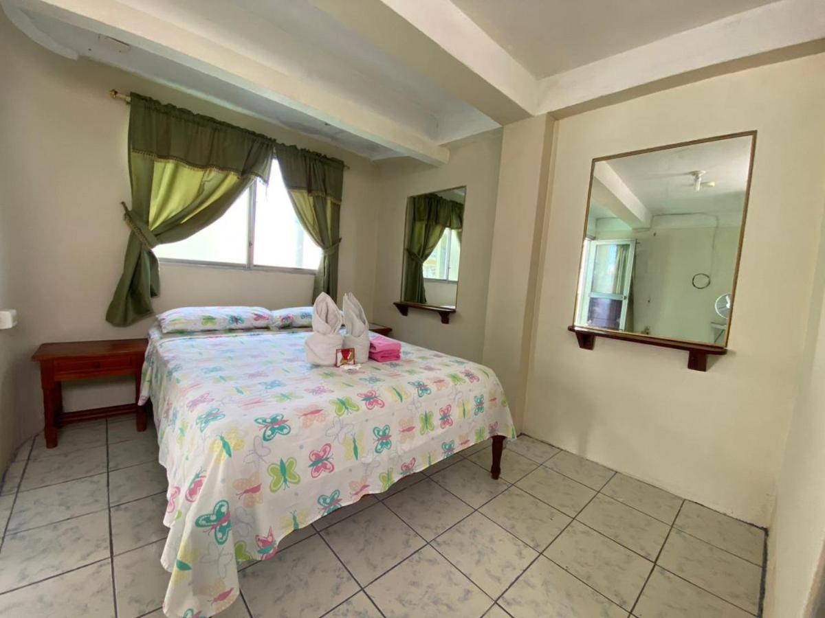 Historico Hostal Elizabeth Puerto Ayora  Zewnętrze zdjęcie