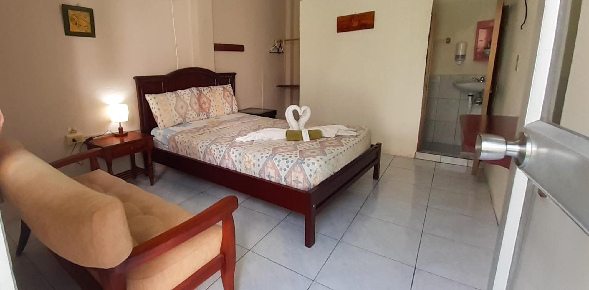Historico Hostal Elizabeth Puerto Ayora  Zewnętrze zdjęcie